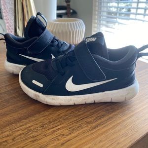 Black toddler Nike shoes size 9c